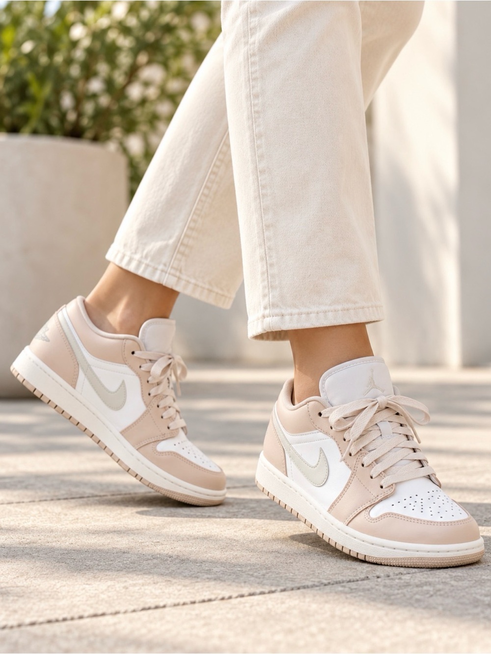 Air Jordan 1 Low Particle Beige Women’s Size 8 DC0774-120